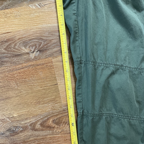 Faded Glory Olive Green Capris Pants. Size 18.  Great condition. 100% cotton - Picture 4 of 5